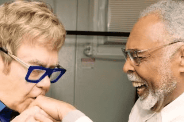 Encontro de Gilberto Gil e Elton John nos bastidores do Rock in Rio viraliza nas redes sociais