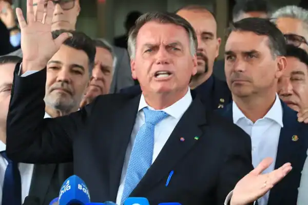 Bolsonaro não poderá votar no domingo; motivo vai além da inelegibilidade